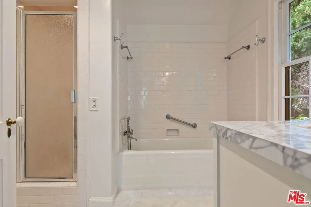 Los Angeles, California 90024, United States, 5 Bedrooms Bedrooms, ,5 BathroomsBathrooms,Residential,Active,198373