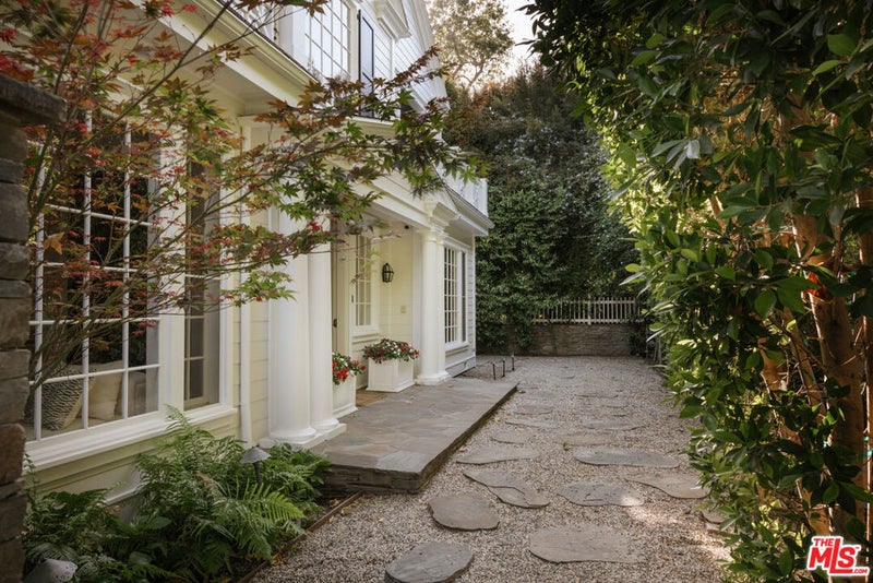 2435 Mandeville Canyon Road