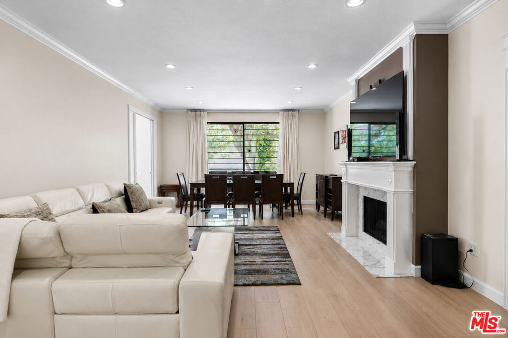 14923 Moorpark Street 101
