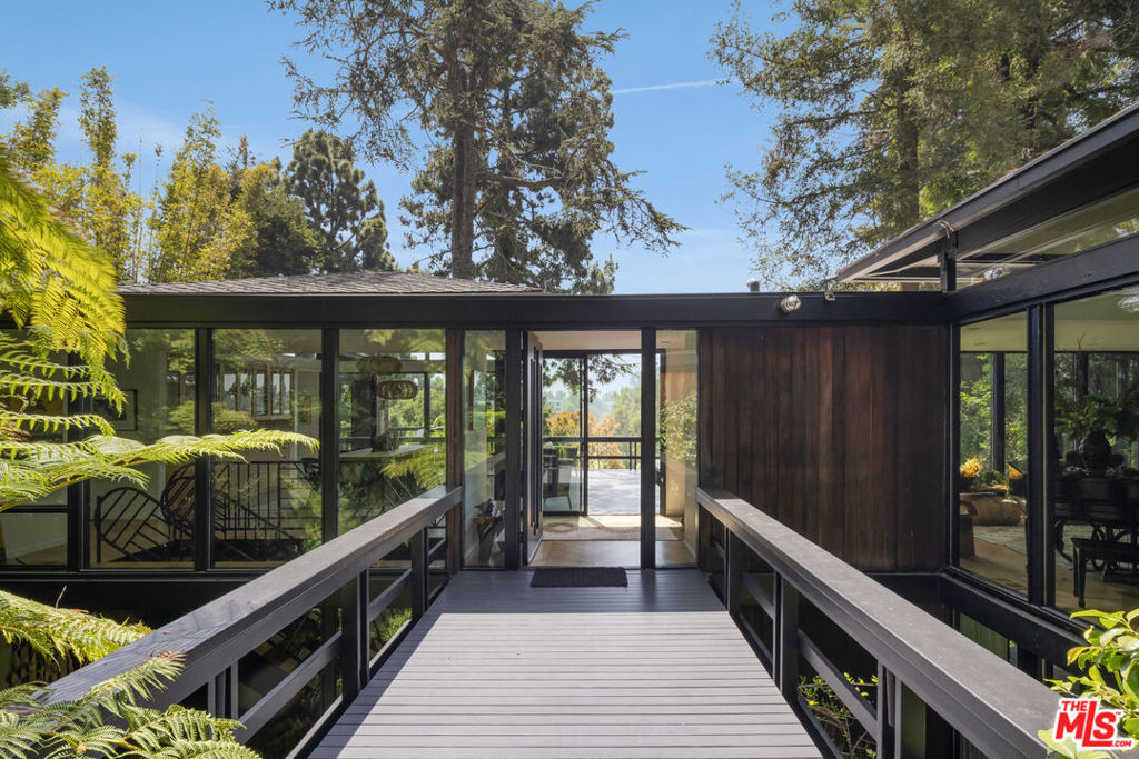 Properties 2 900 Napoli Drive
