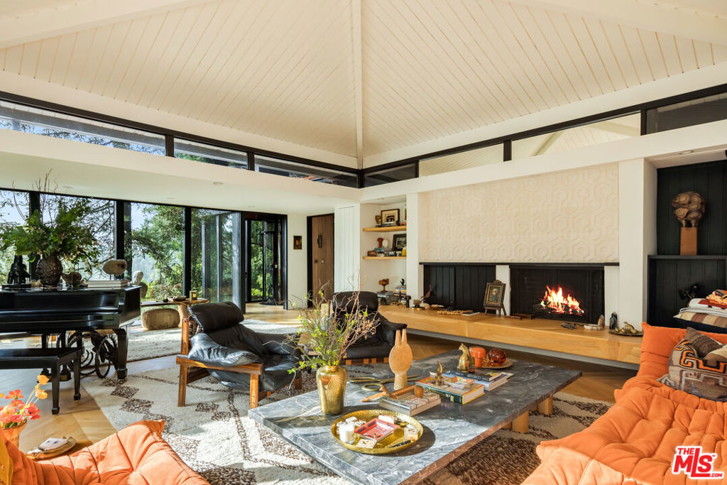 Properties 3 900 Napoli Drive