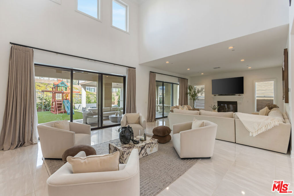 11734 N Manchester Way