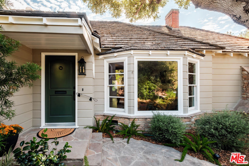 2528 Sleepy Hollow Drive