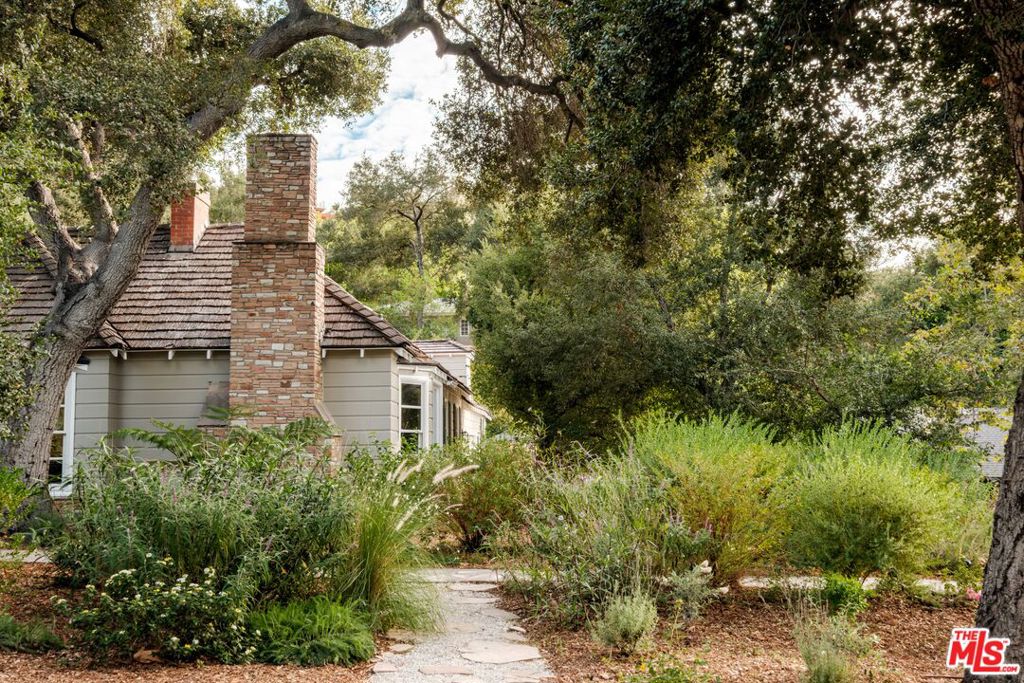 2528 Sleepy Hollow Drive