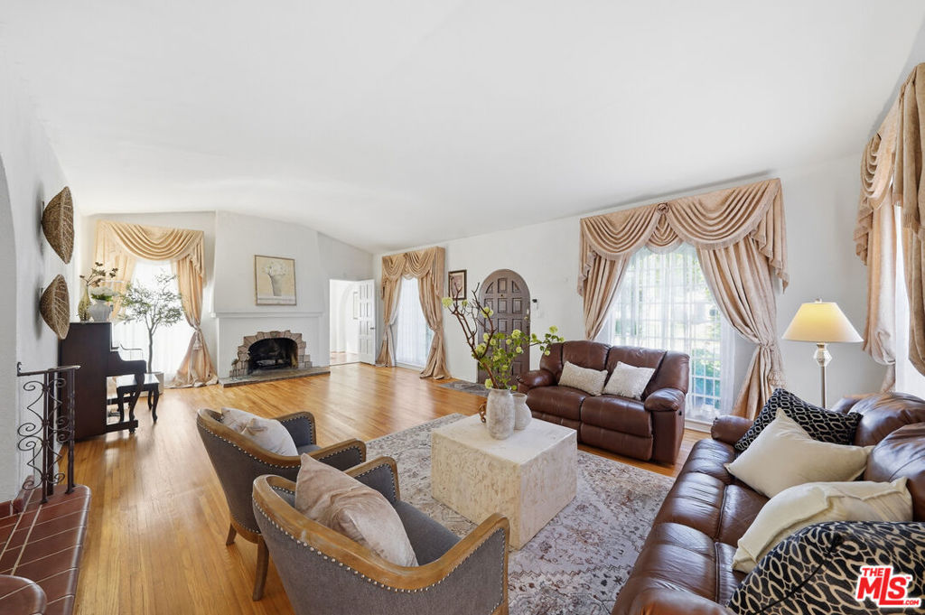 924 Westchester Place