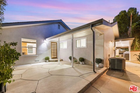 Photo of 14516 Otsego Street, Los Angeles, CA 91403 (MLS # 26984741)