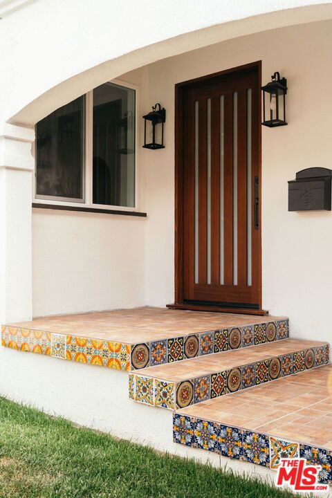 Properties 4 1237 S Curson Avenue