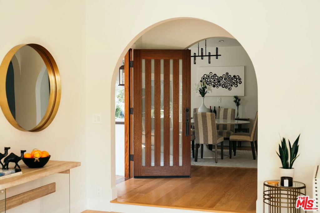 Properties 4 1237 S Curson Avenue