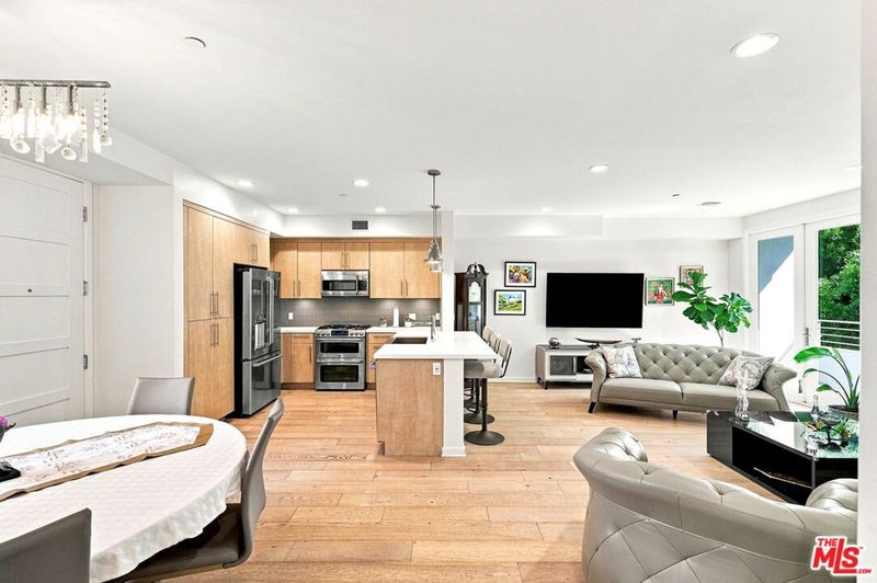 4240 Laurel Canyon Boulevard 305