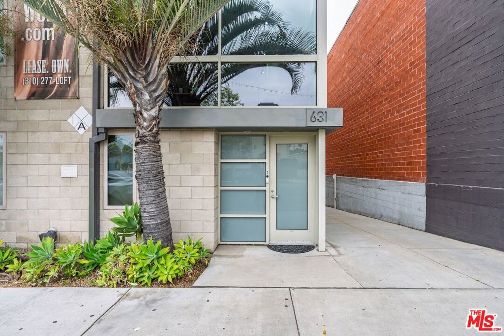 631 N Larchmont Boulevard 2