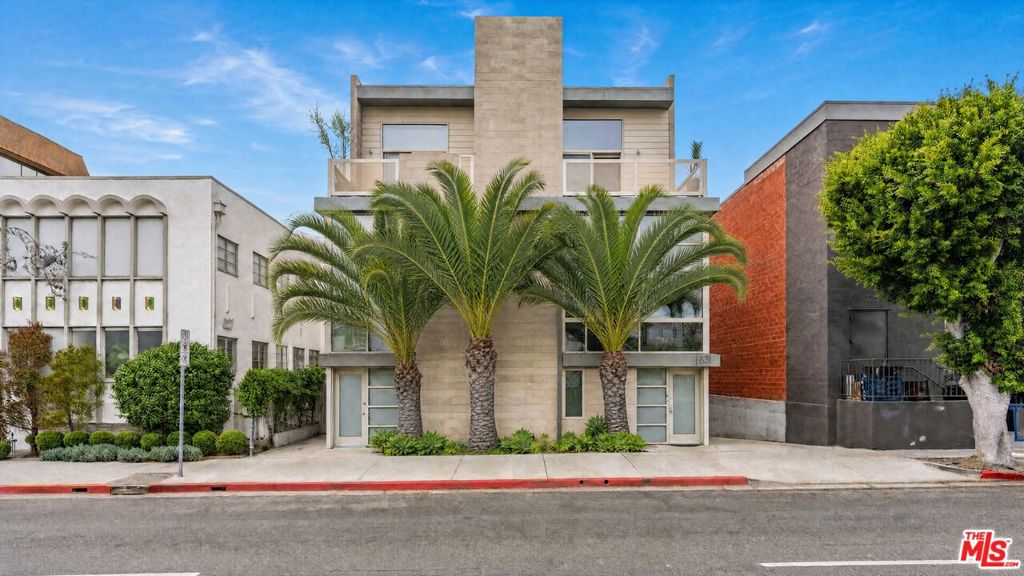 631 N Larchmont Boulevard 2