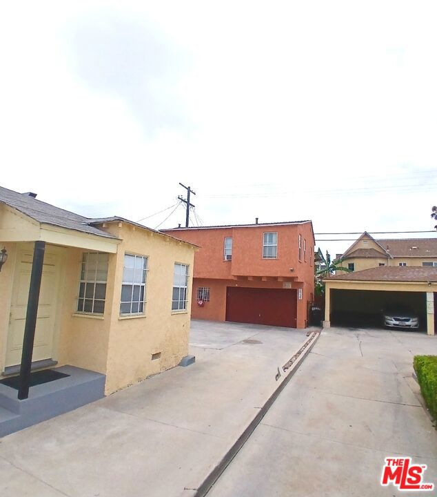 1729 S La Brea Avenue