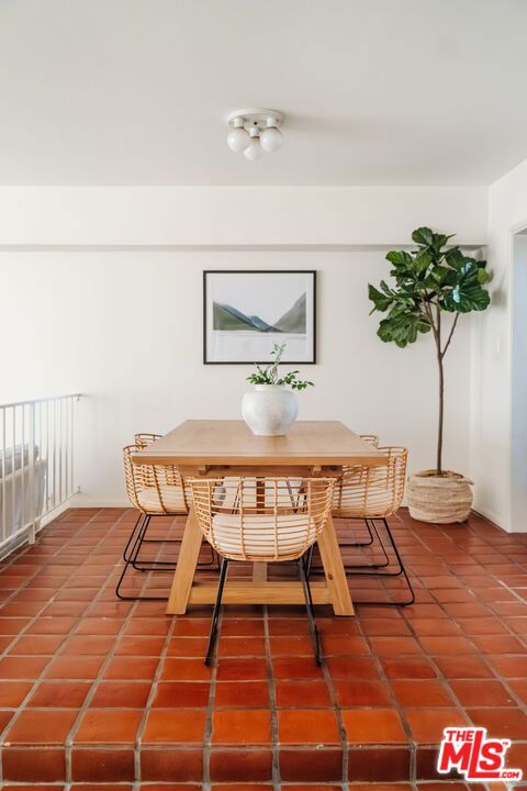 2219 S Bentley Avenue 203