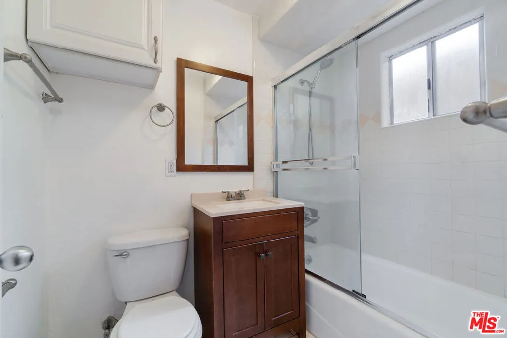 Los Angeles, California 90025, United States, ,1 BathroomBathrooms,Residential,Active,183515