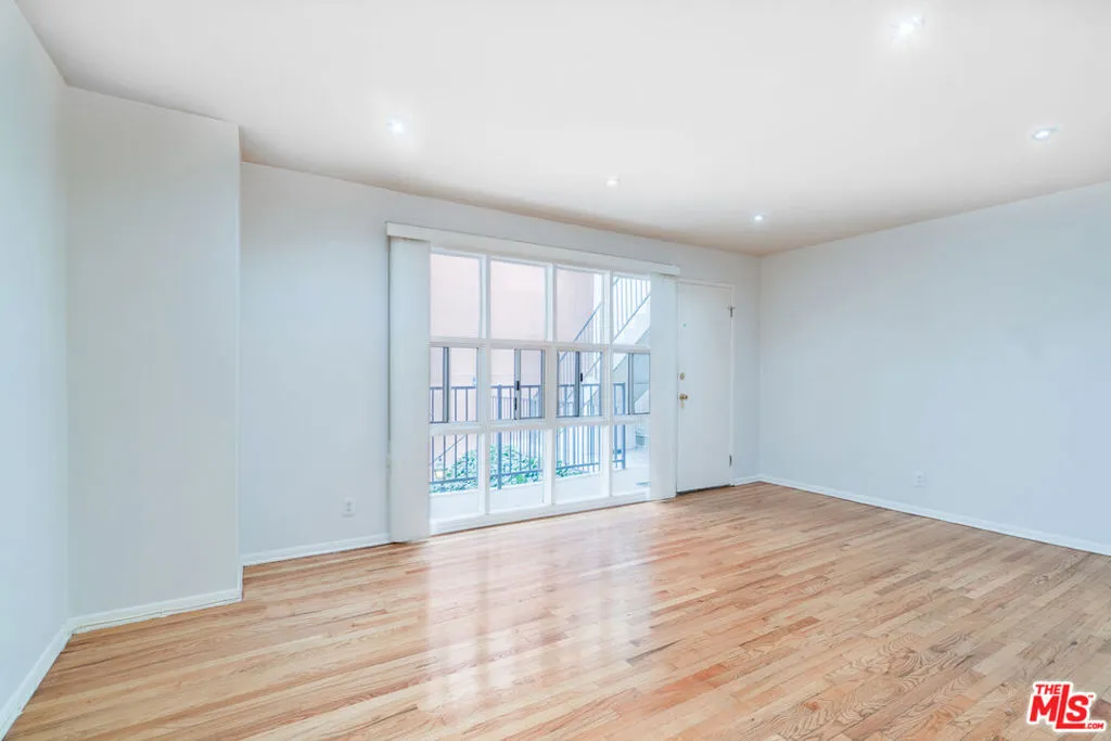 Los Angeles, California 90025, United States, ,1 BathroomBathrooms,Residential,Active,183515