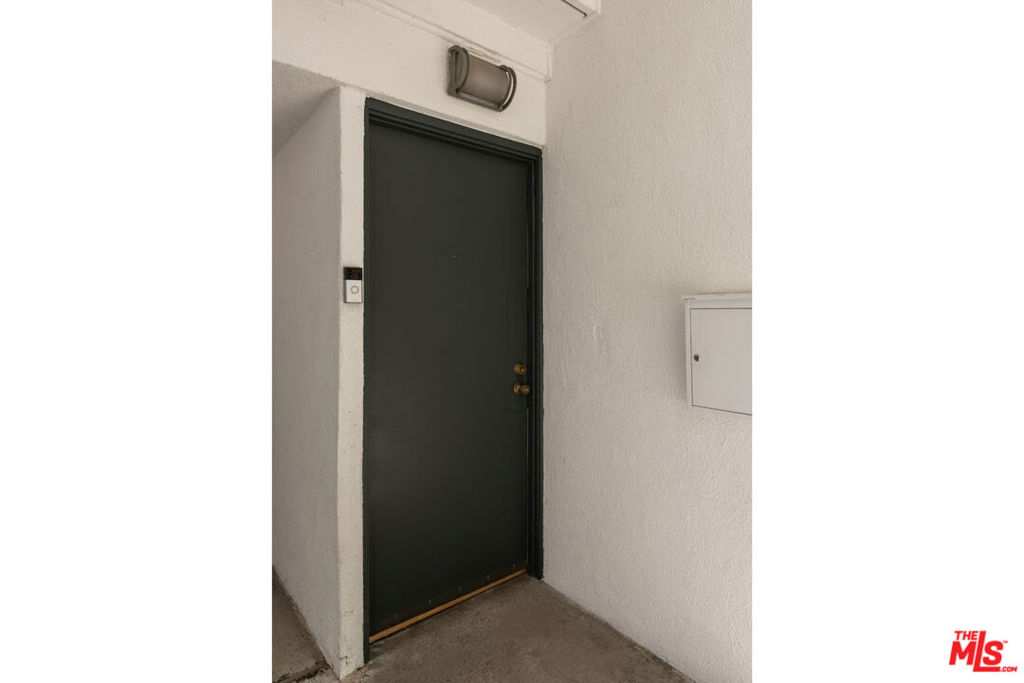 2330 Silver Ridge Avenue