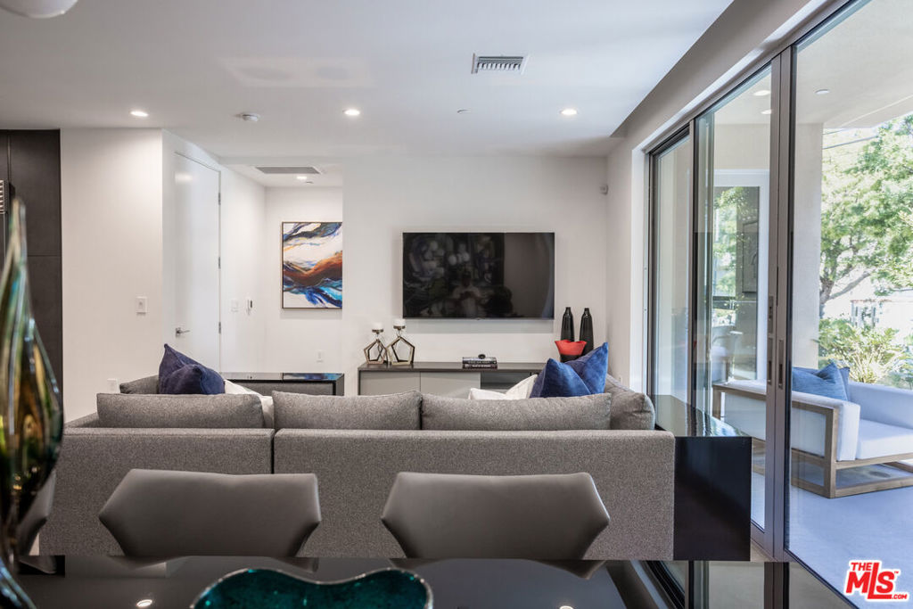 728 N Sweetzer Avenue 315