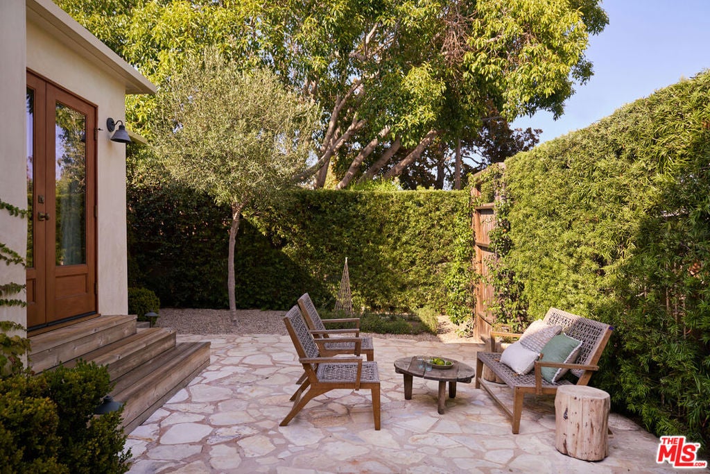 655 Angelus Place