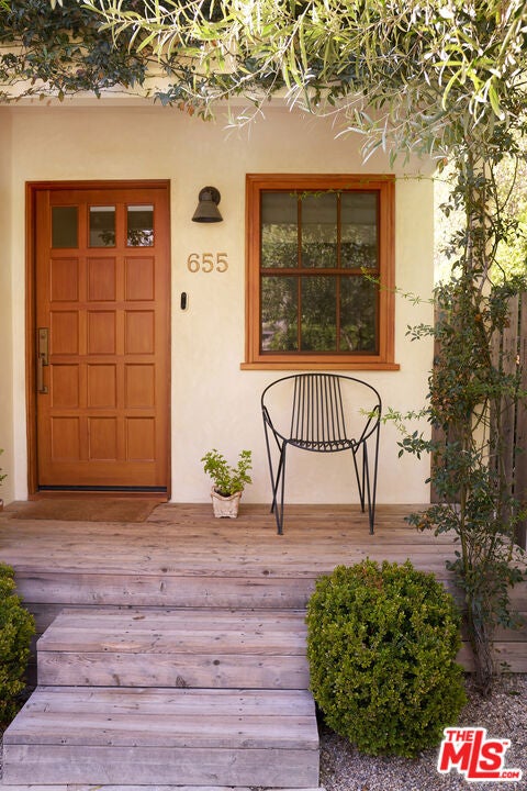655 Angelus Place
