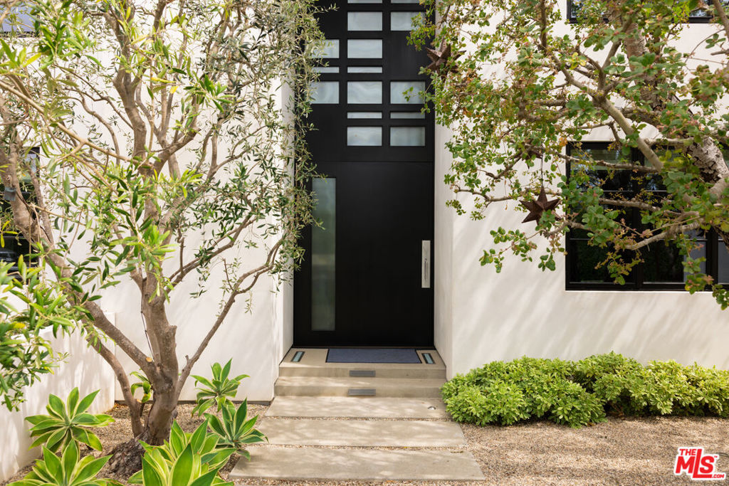 400 Amalfi Drive