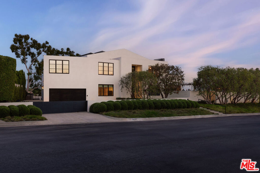 400 Amalfi Drive