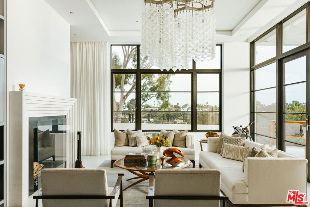 400 Amalfi Drive