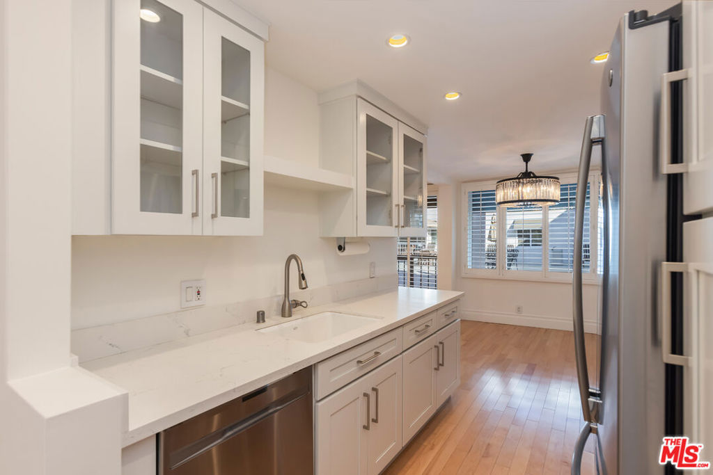 8535 W West Knoll Drive 109