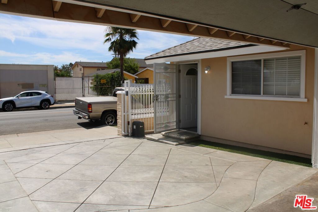Properties 3 305 S Workman Street