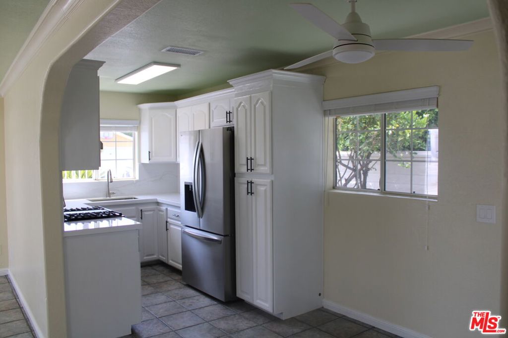 Properties 2 305 S Workman Street