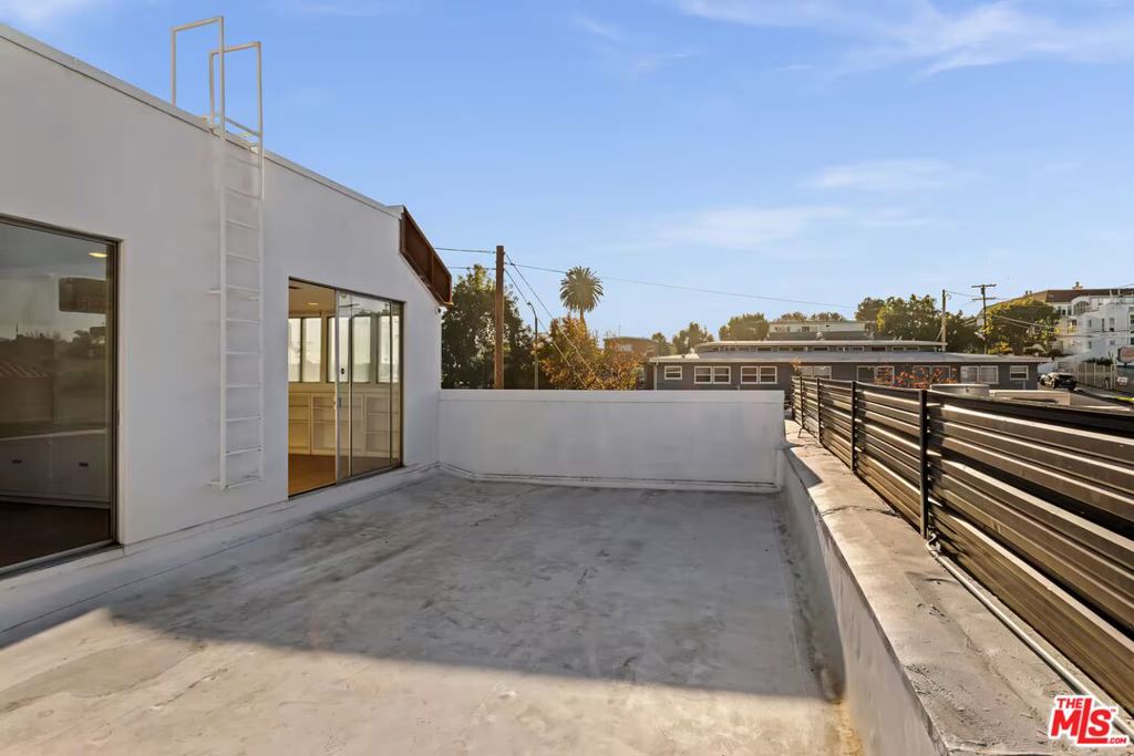 2951 Lincoln Boulevard