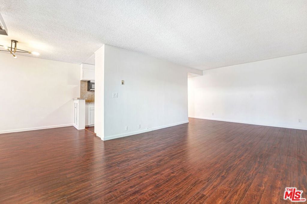 919 N N Alfred Street 203