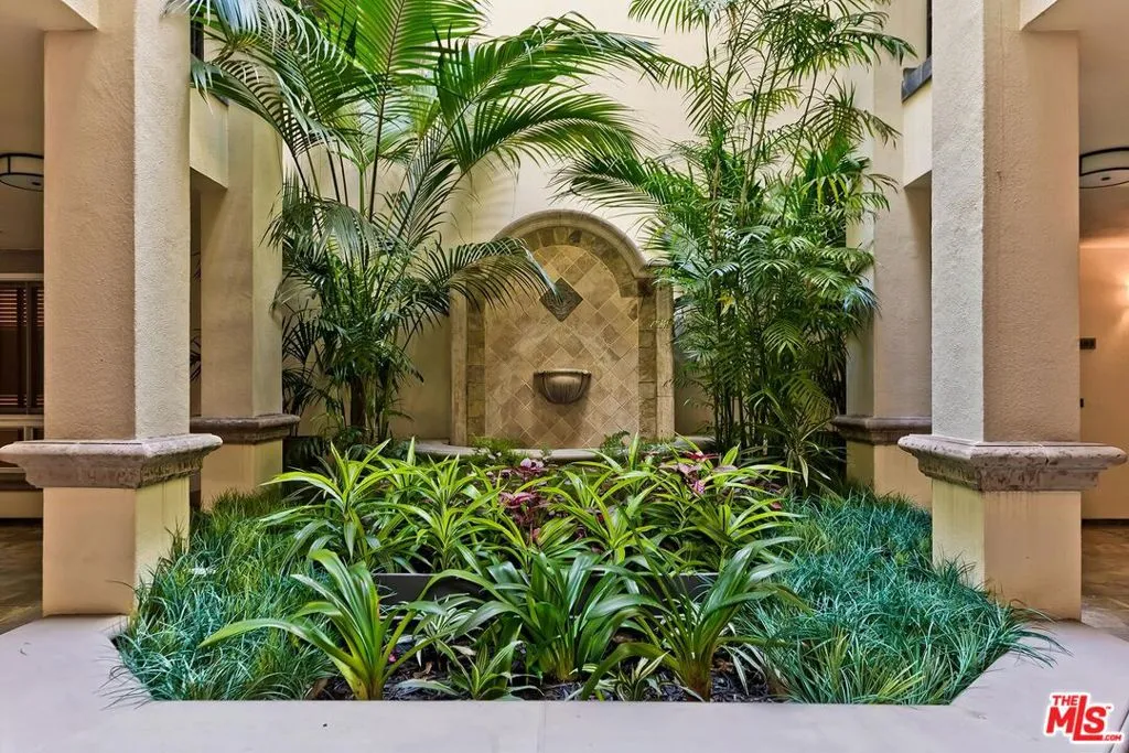 Beverly Hills, California 90210, United States, 2 Bedrooms Bedrooms, ,3 BathroomsBathrooms,Residential,Active,190521