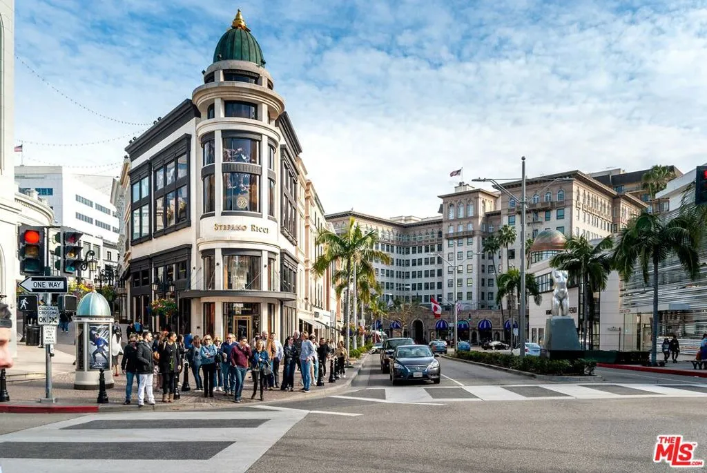 Beverly Hills, California 90210, United States, 2 Bedrooms Bedrooms, ,3 BathroomsBathrooms,Residential,Active,190521