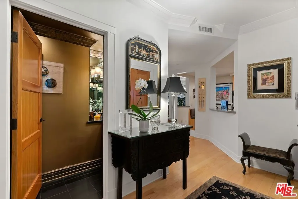Beverly Hills, California 90210, United States, 2 Bedrooms Bedrooms, ,3 BathroomsBathrooms,Residential,Active,190521
