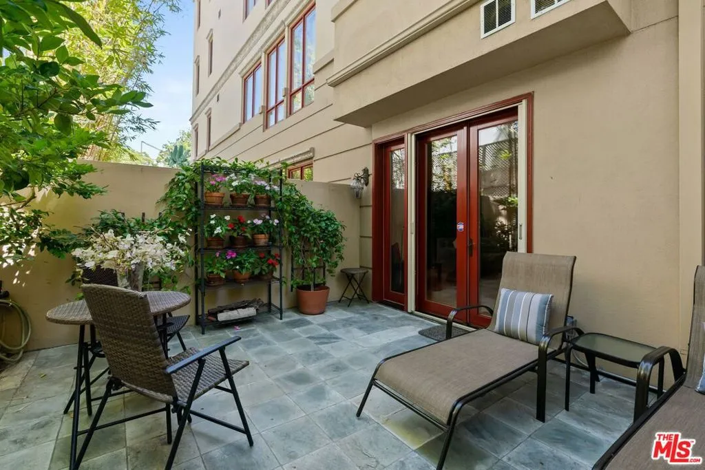 Beverly Hills, California 90210, United States, 2 Bedrooms Bedrooms, ,3 BathroomsBathrooms,Residential,Active,190521