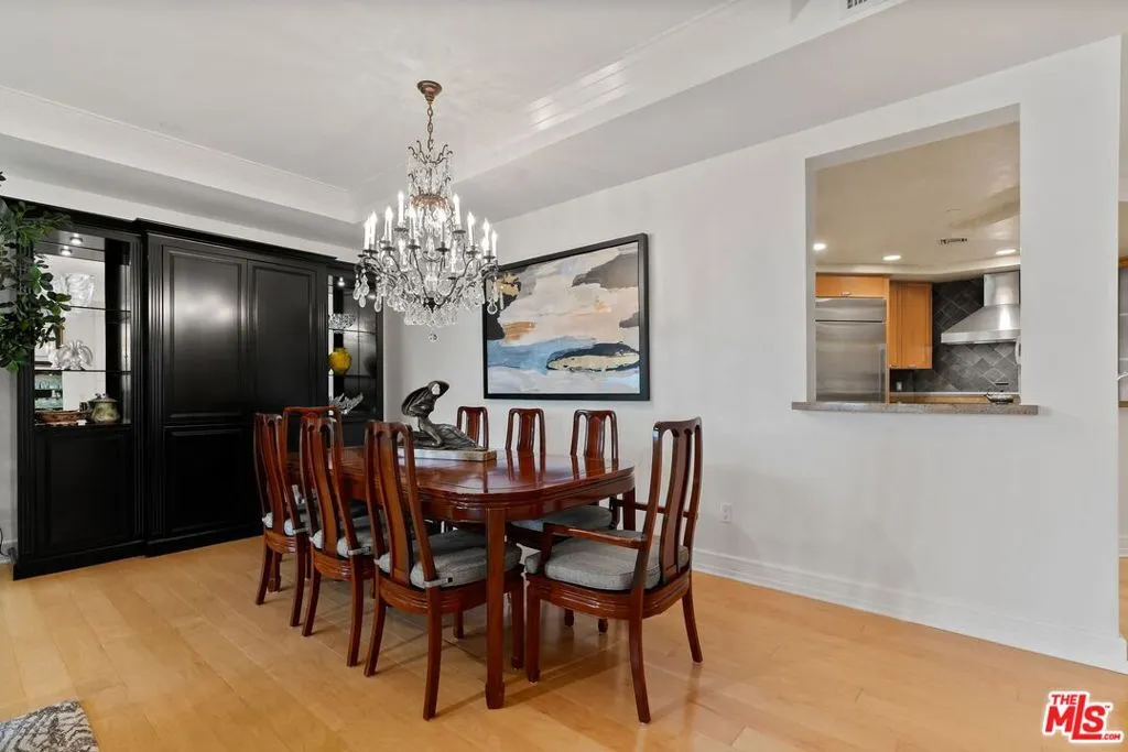 Beverly Hills, California 90210, United States, 2 Bedrooms Bedrooms, ,3 BathroomsBathrooms,Residential,Active,190521