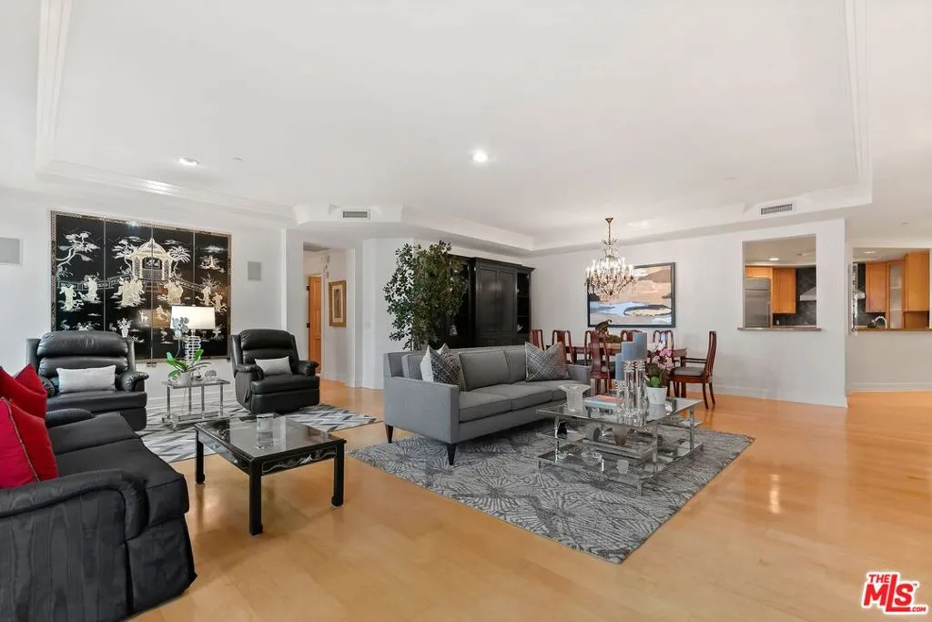 Beverly Hills, California 90210, United States, 2 Bedrooms Bedrooms, ,3 BathroomsBathrooms,Residential,Active,190521