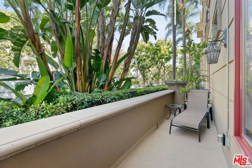 Beverly Hills, California 90210, United States, 2 Bedrooms Bedrooms, ,3 BathroomsBathrooms,Residential,Active,190521