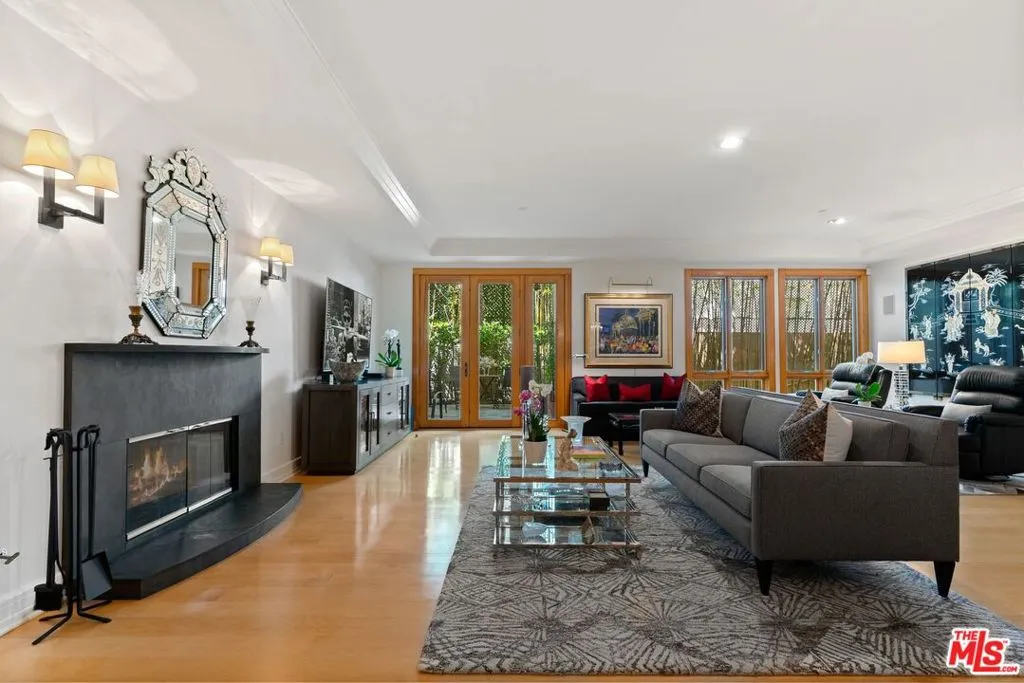 Beverly Hills, California 90210, United States, 2 Bedrooms Bedrooms, ,3 BathroomsBathrooms,Residential,Active,190521