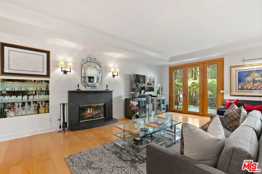 Beverly Hills, California 90210, United States, 2 Bedrooms Bedrooms, ,3 BathroomsBathrooms,Residential,Active,190521