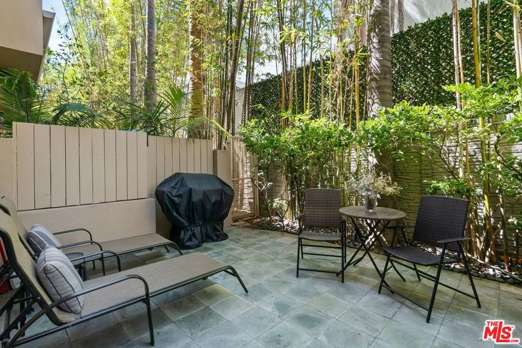 Beverly Hills, California 90210, United States, 2 Bedrooms Bedrooms, ,3 BathroomsBathrooms,Residential,Active,190521