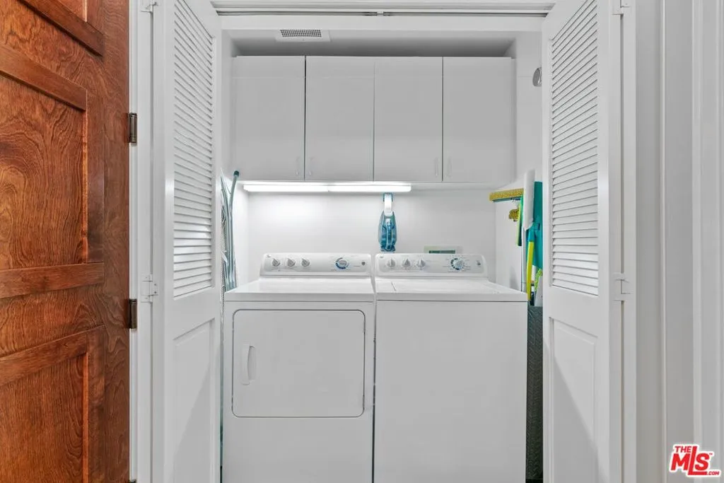 Beverly Hills, California 90210, United States, 2 Bedrooms Bedrooms, ,3 BathroomsBathrooms,Residential,Active,190521