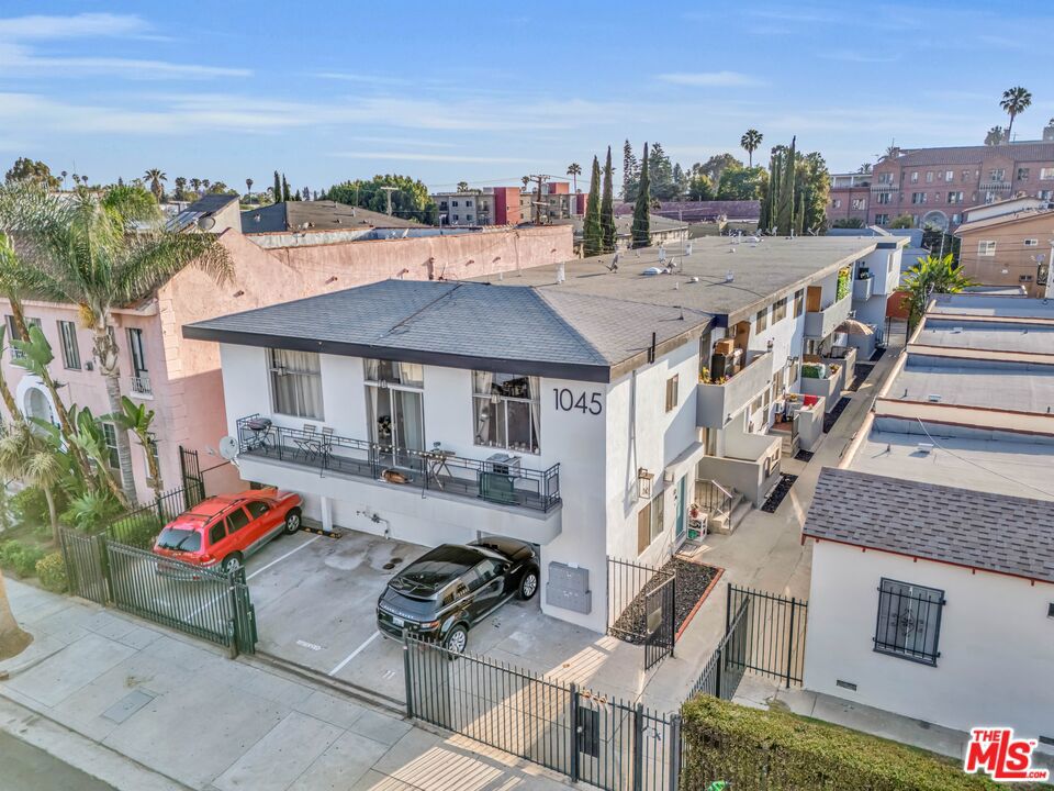 1045 N Ardmore Avenue