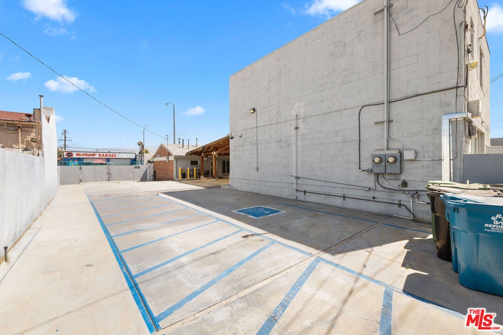 2880 W Valley Boulevard