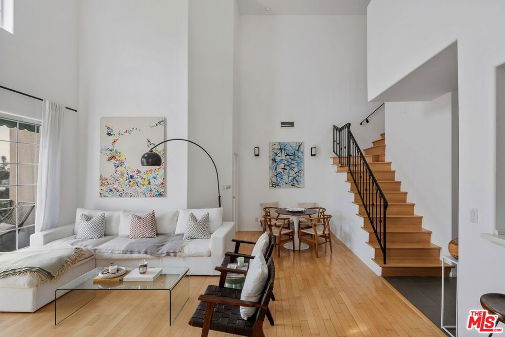 930 N Doheny Drive 305