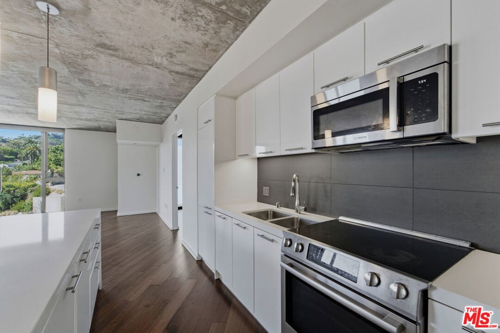8500 W Sunset Boulevard 704