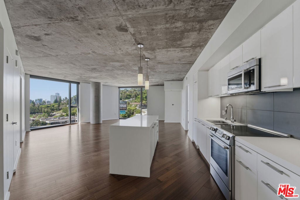 8500 W Sunset Boulevard 704