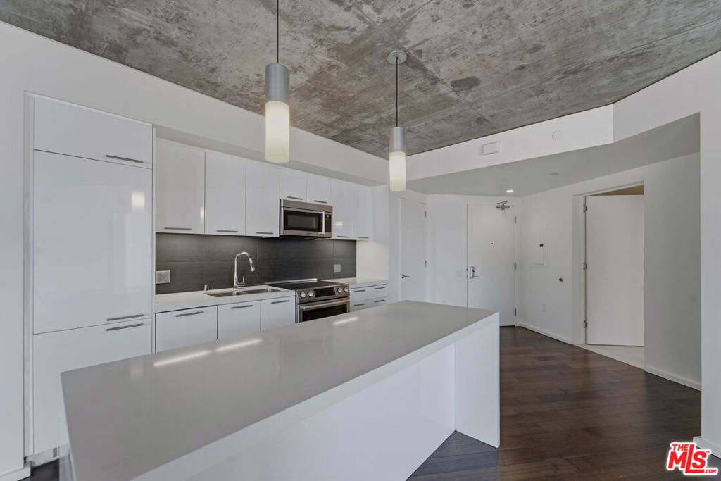 8500 W Sunset Boulevard 704