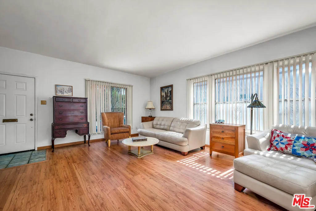 Signal Hill, California 90755, United States, 3 Bedrooms Bedrooms, ,1 BathroomBathrooms,Residential,Active,226022