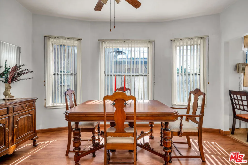 Signal Hill, California 90755, United States, 3 Bedrooms Bedrooms, ,1 BathroomBathrooms,Residential,Active,226022